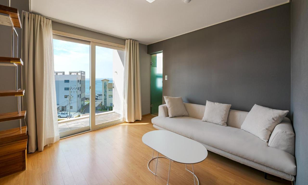 Pampas Hotel Jeju Exterior photo