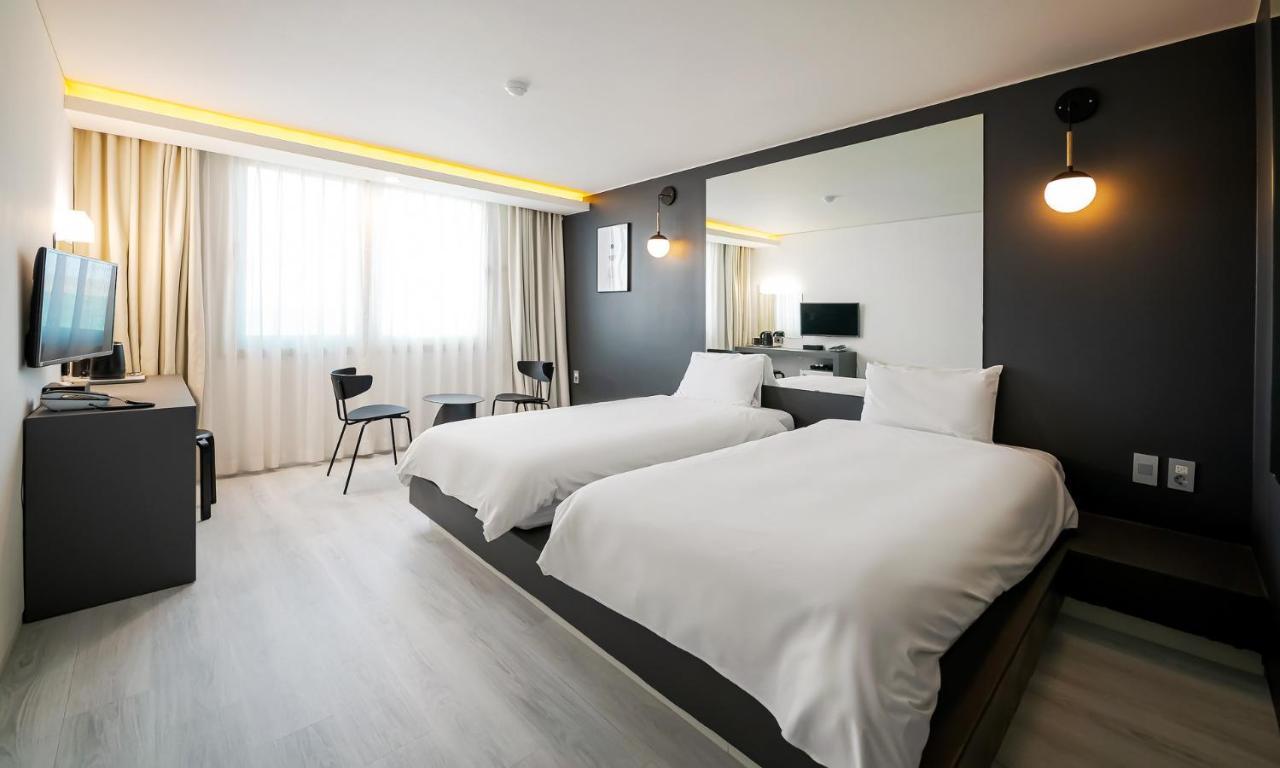Pampas Hotel Jeju Exterior photo