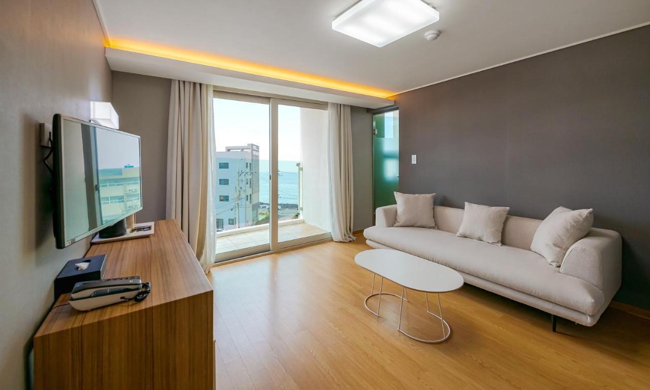 Pampas Hotel Jeju Exterior photo