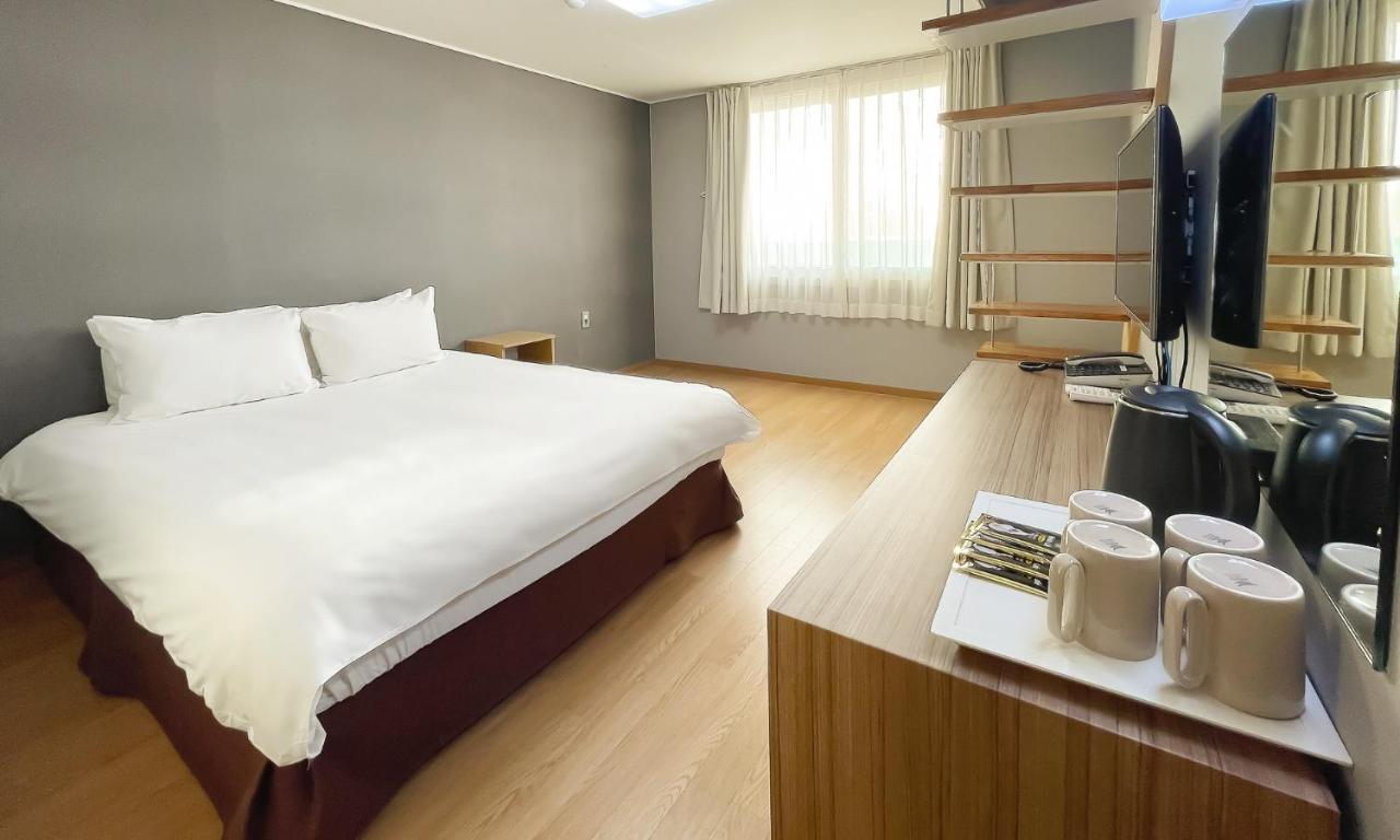 Pampas Hotel Jeju Exterior photo